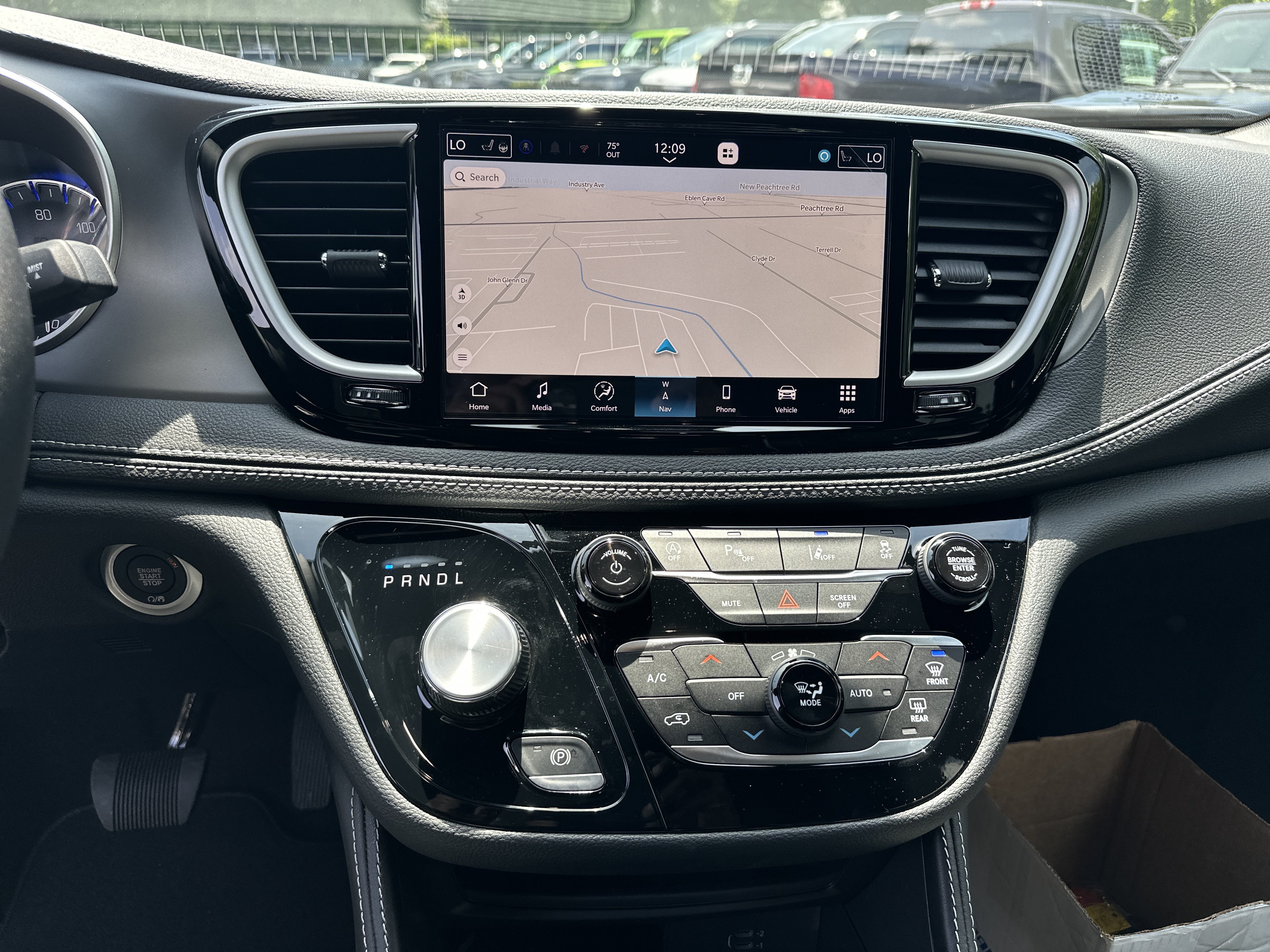 New 2027 Chrysler Pacifica Limited FWD image 23