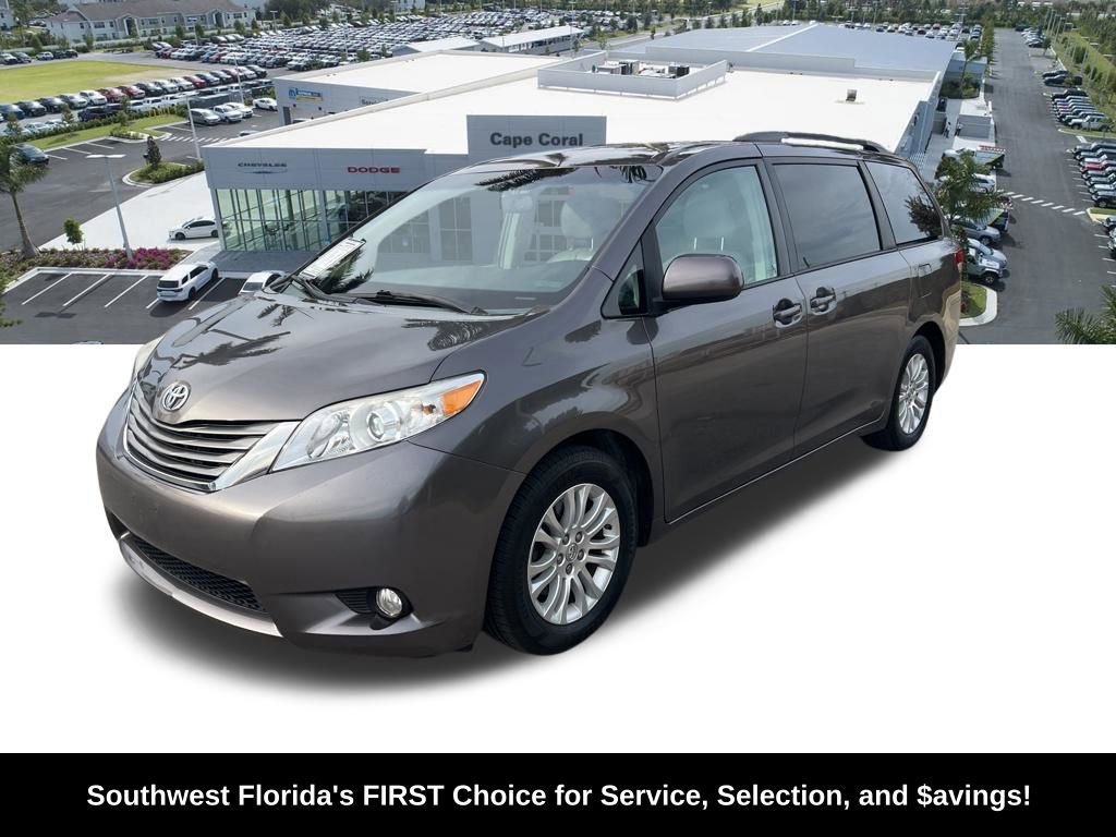 Used 2014 Toyota Sienna XLE image 2