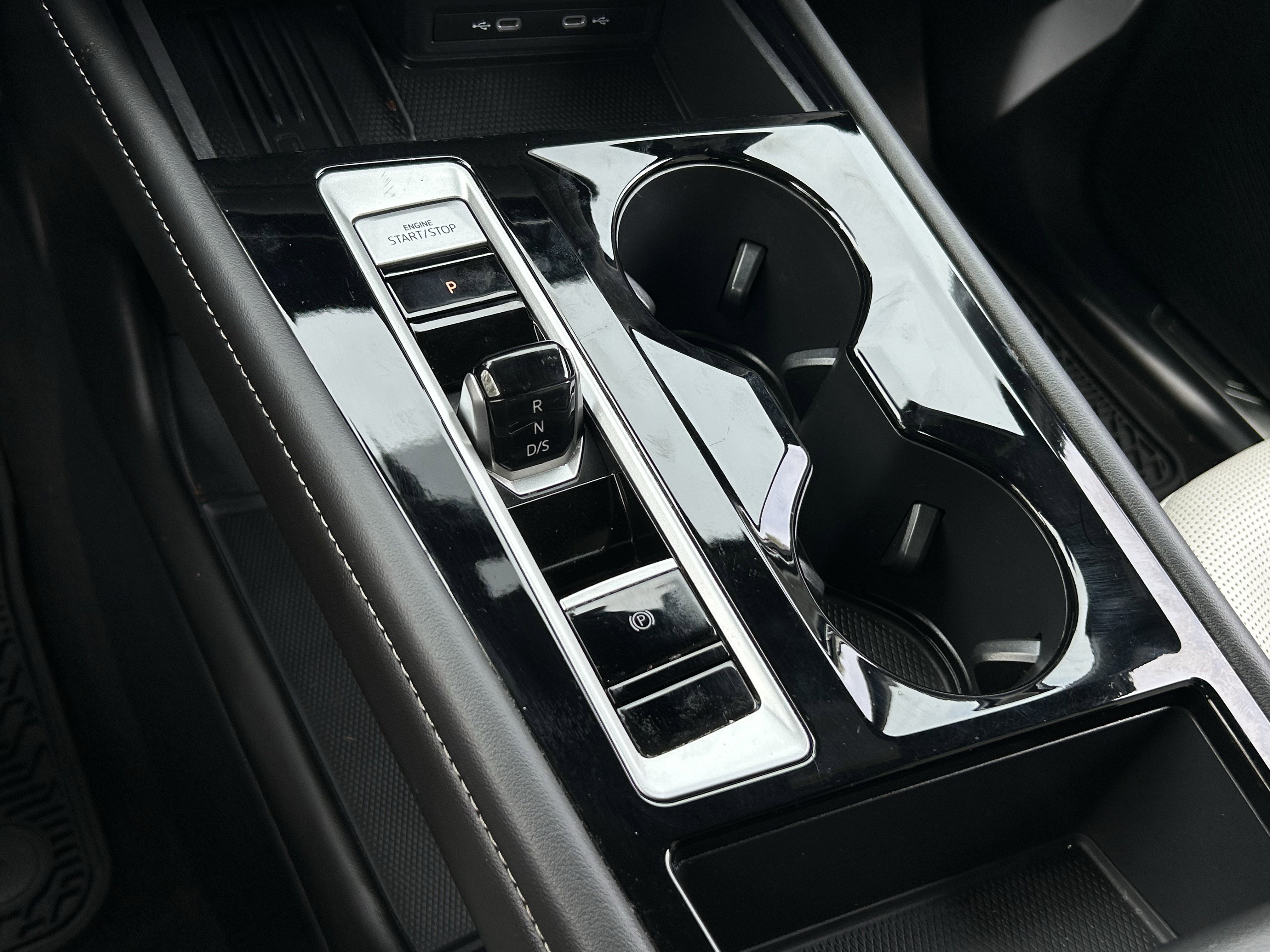 Used 2025 Volkswagen Atlas Cross Sport SEL Premium R-Line AWD/4WD image 24