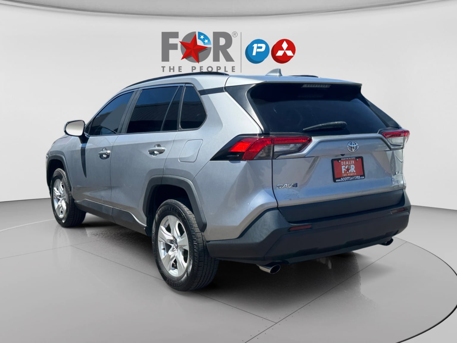 Used 2021 Toyota RAV4 XLE FWD image 3