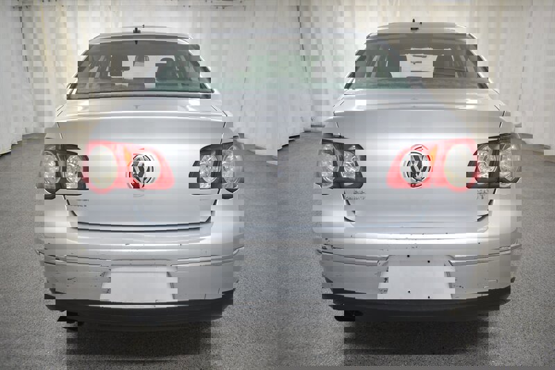 Used 2007 Volkswagen Passat 2.0T FWD image 5