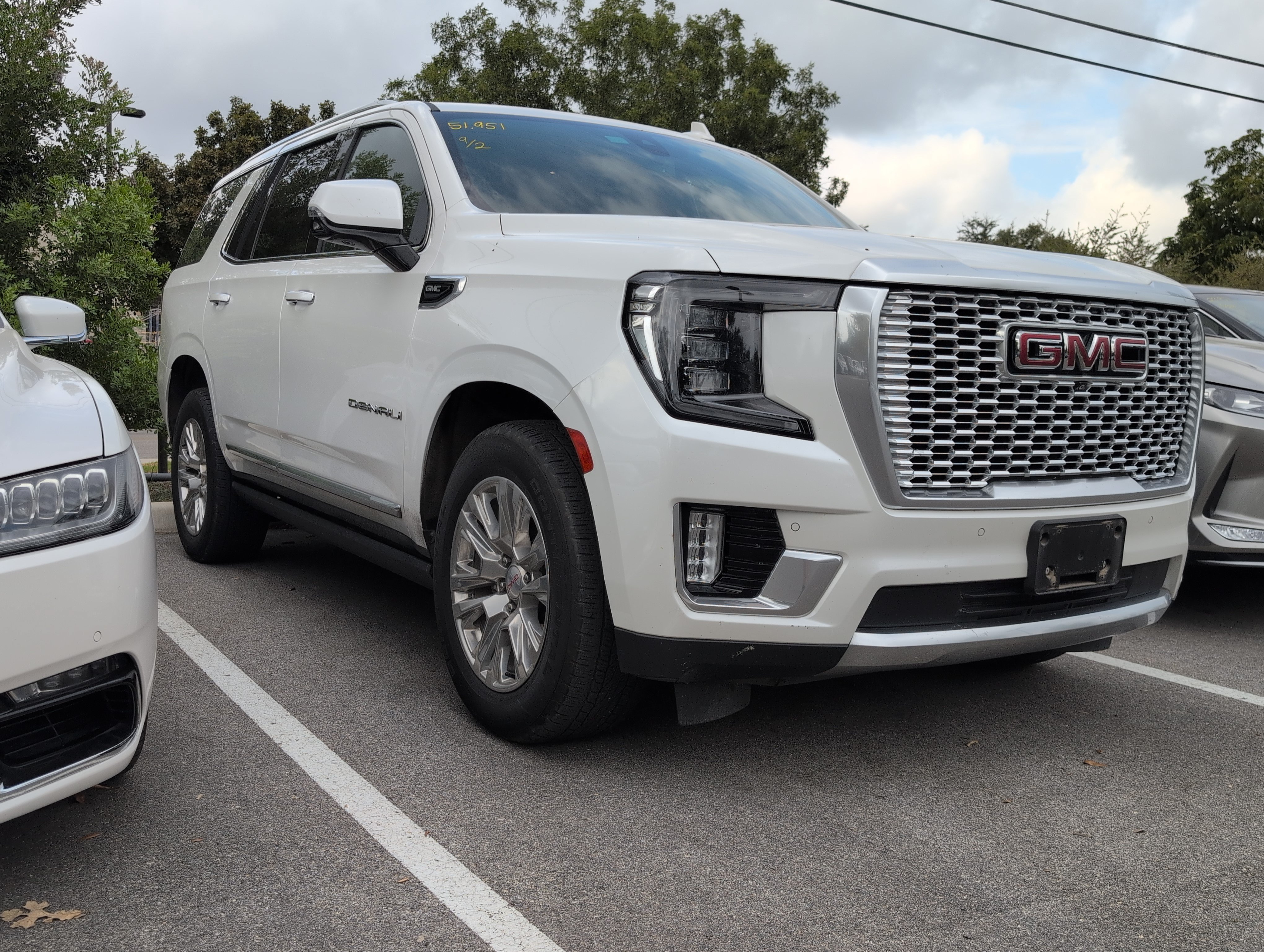Used 2022 GMC Yukon Denali AWD/4WD image 2