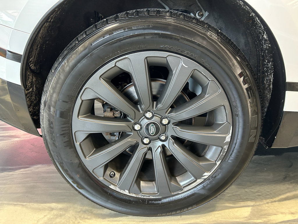 Used 2018 Land Rover Range Rover Velar R-Dynamic SE AWD/4WD image 24