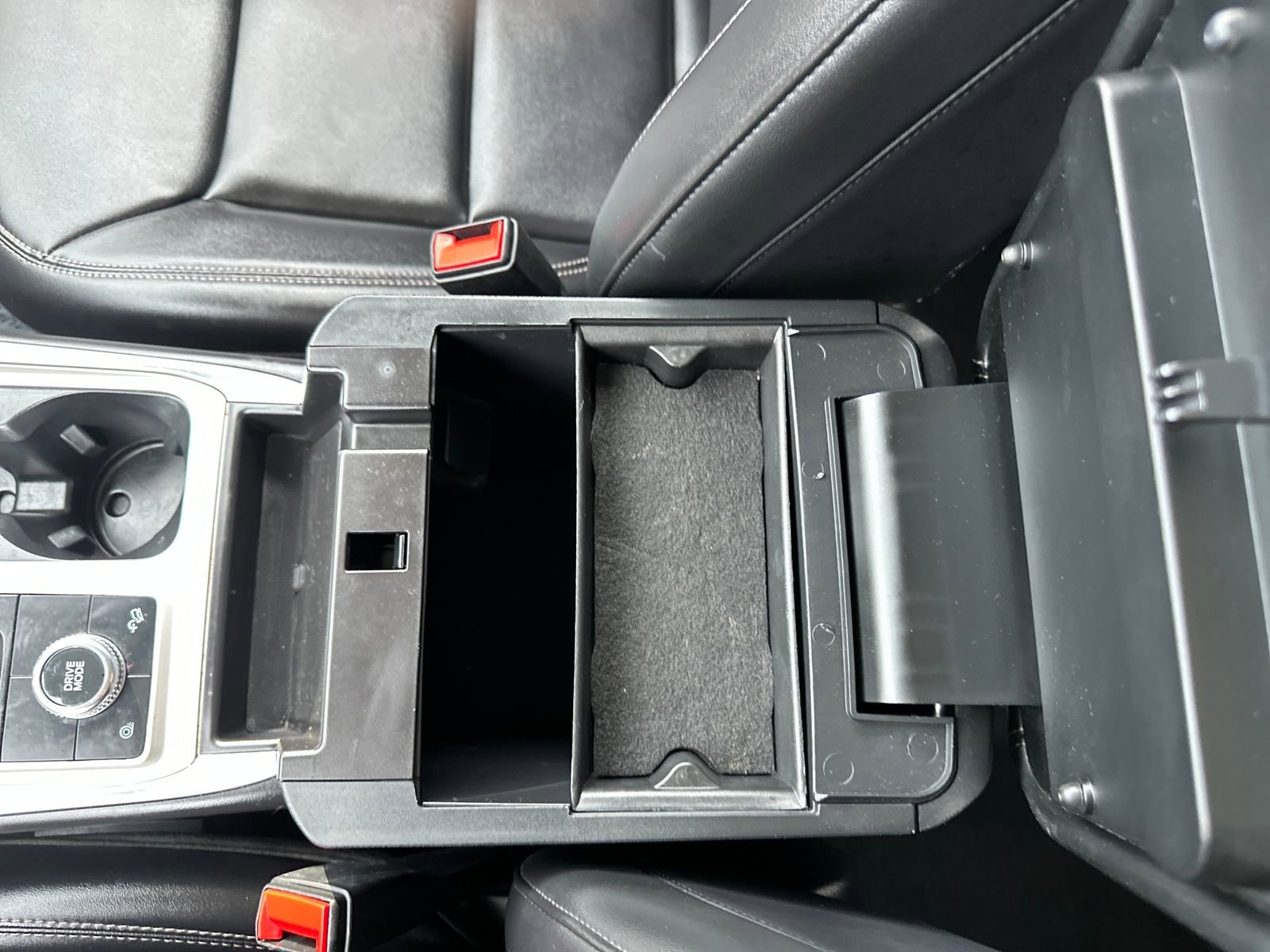 Used 2023 Ford Explorer XLT w/ Equipment Group 202A image 23