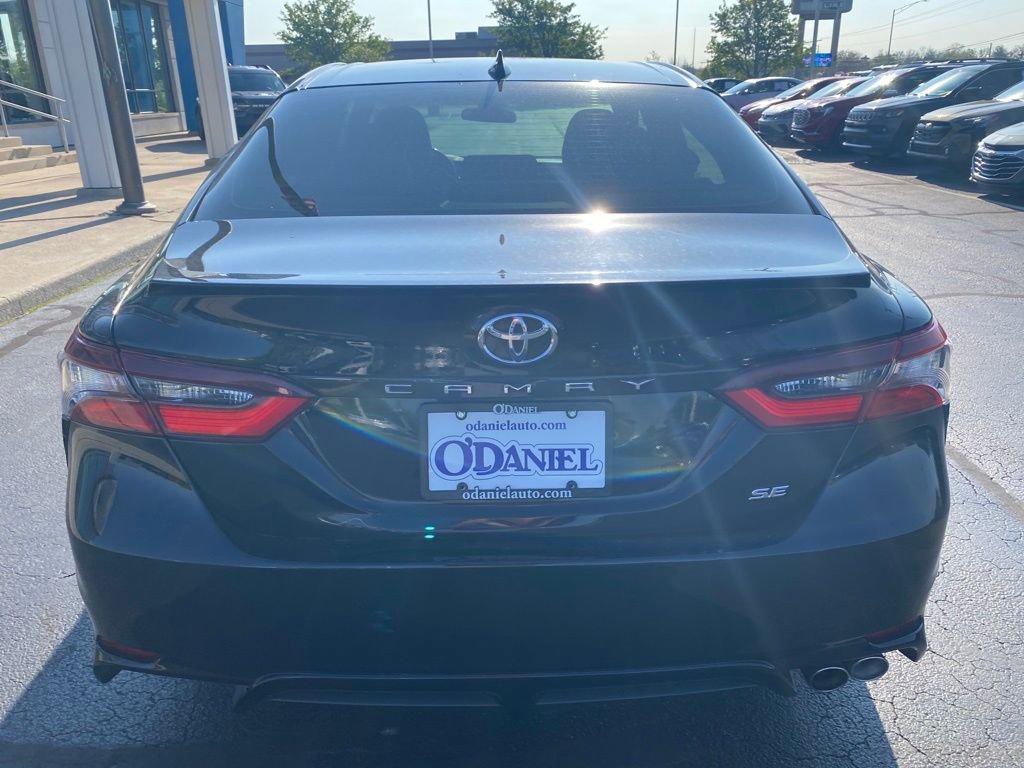 Used 2022 Toyota Camry SE FWD image 5