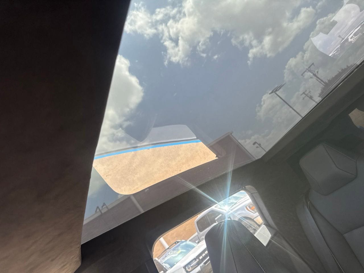 Used 2025 Tesla Cybertruck AWD Crew Cab image 20