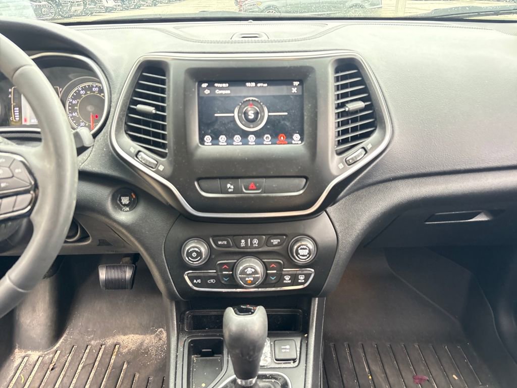 Used 2020 Jeep Cherokee Latitude Plus image 22