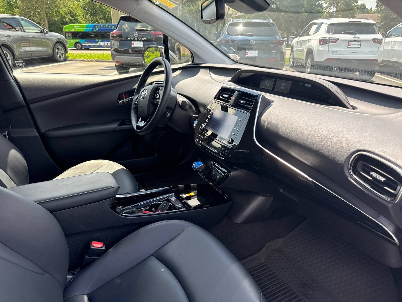 Used 2022 Toyota Prius XLE FWD image 26