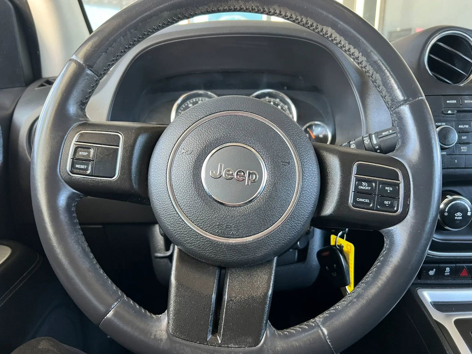 Used 2014 Jeep Compass Latitude w/ Sun/Sound Group AWD/4WD image 14