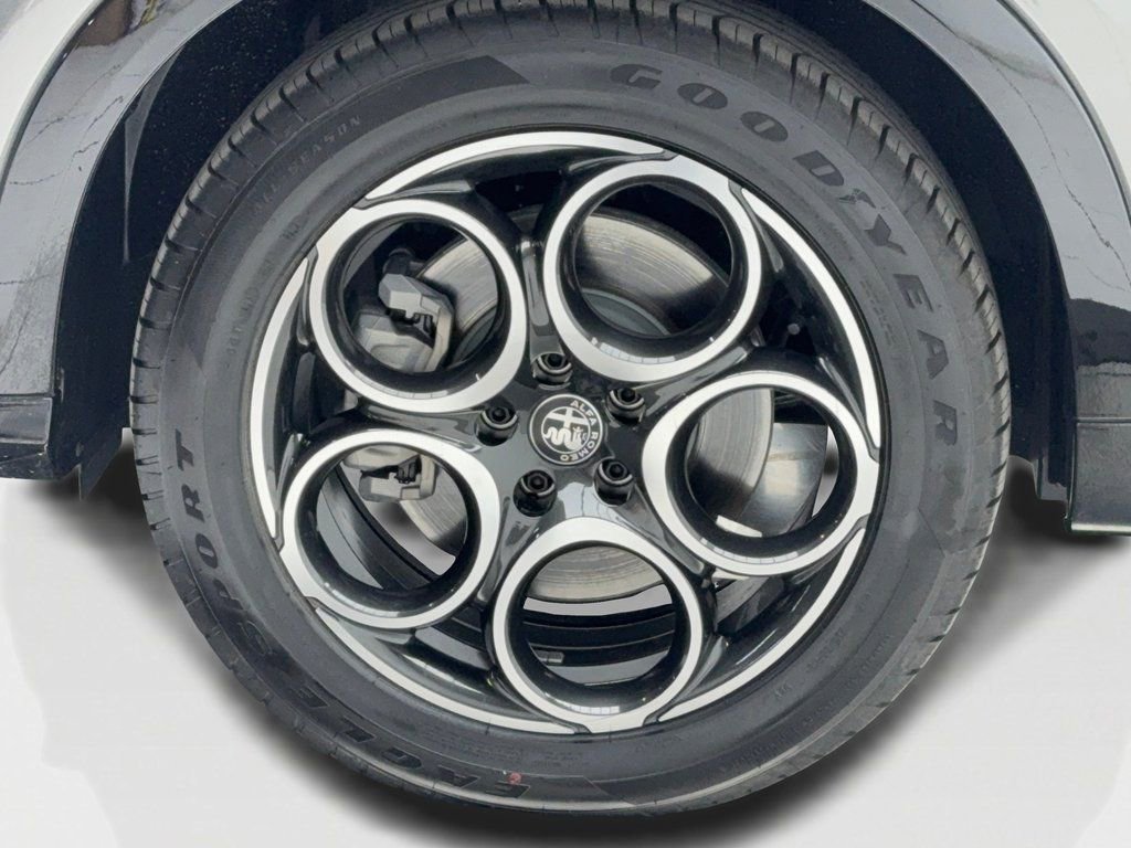 New 2025 Alfa Romeo Tonale w/ Premium Package image 50