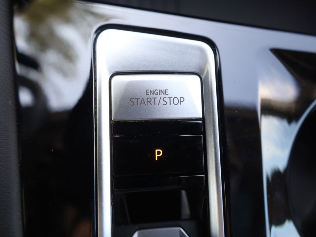 Used 2025 Volkswagen Atlas SEL image 37