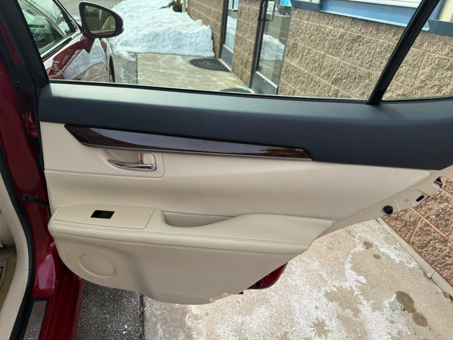 Used 2013 Lexus ES 350 image 28