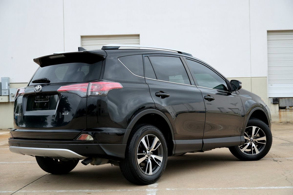 Used 2016 Toyota RAV4 XLE w/ Convenience Package FWD image 3