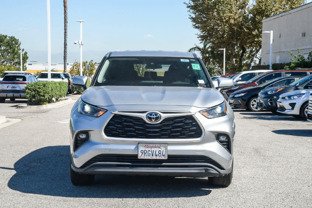 Certified 2023 Toyota Highlander LE AWD/4WD image 2