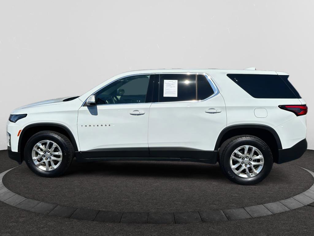 Used 2022 Chevrolet Traverse LS image 2