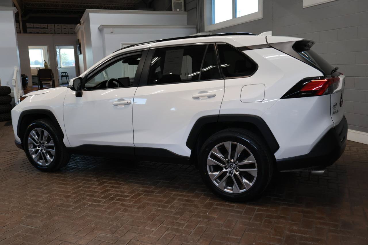 Used 2020 Toyota RAV4 XLE Premium AWD/4WD image 5