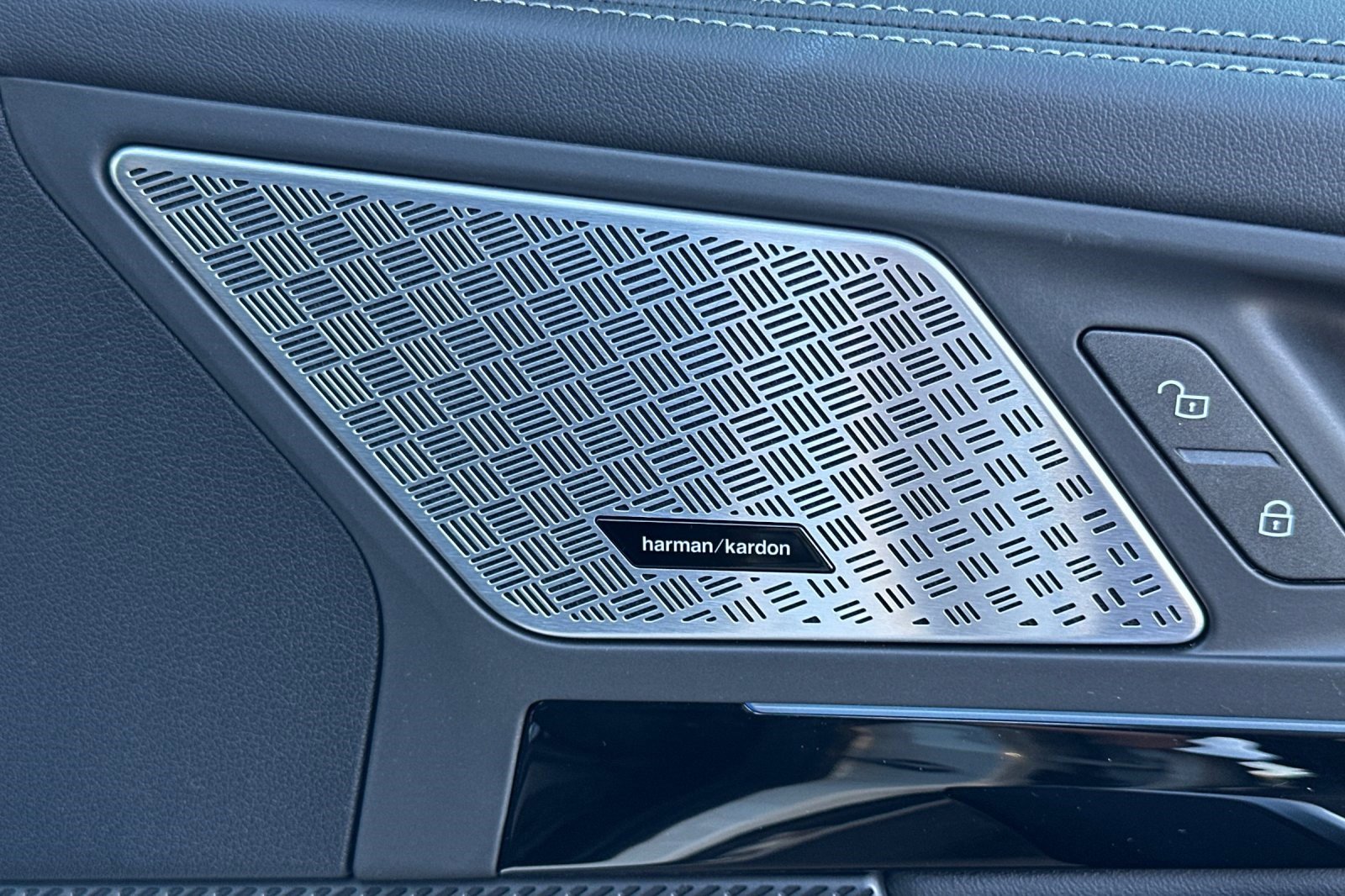 Used 2025 BMW X1 xDrive28i w/ Convenience Package image 23