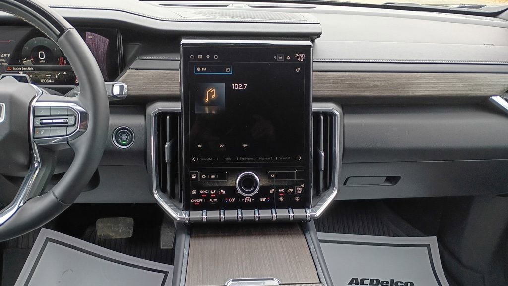 Used 2024 GMC Acadia Denali w/ Super Cruise Package image 9