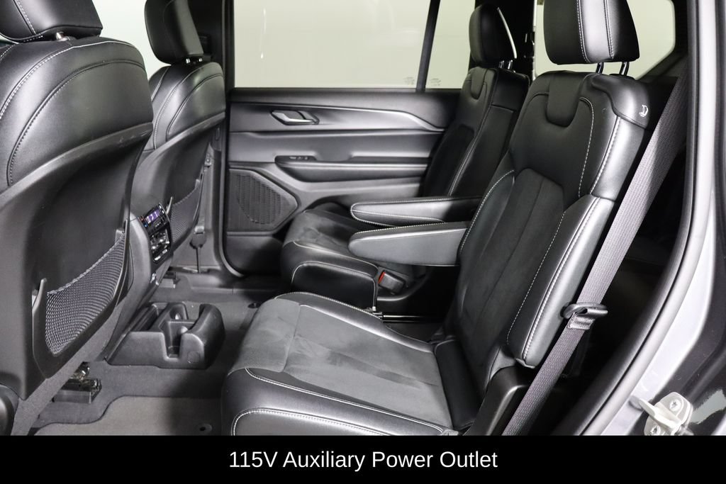 Used 2024 Jeep Grand Cherokee L Altitude RWD image 16