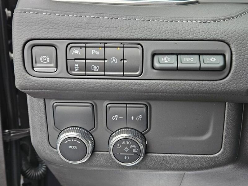 Used 2023 GMC Yukon Denali image 31