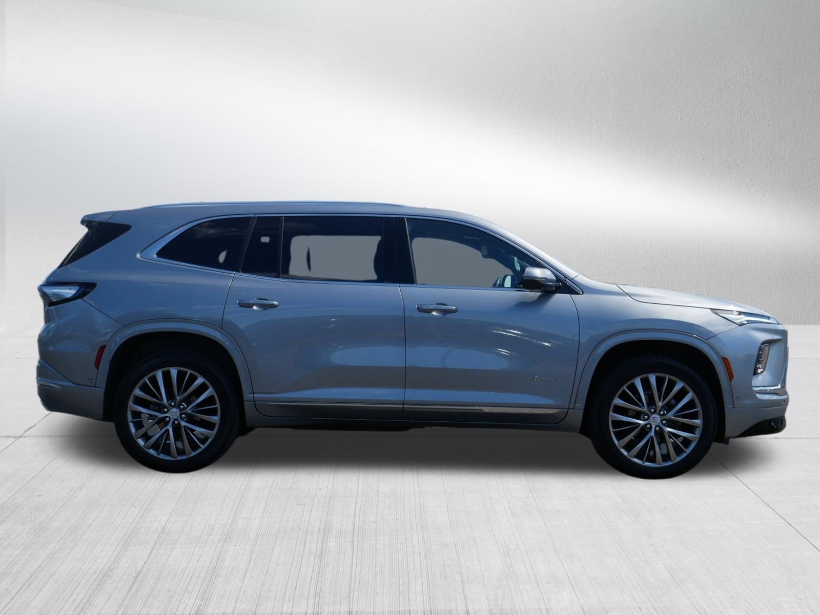 Certified 2025 Buick Enclave Avenir w/ Super Cruise Package AWD/4WD image 8
