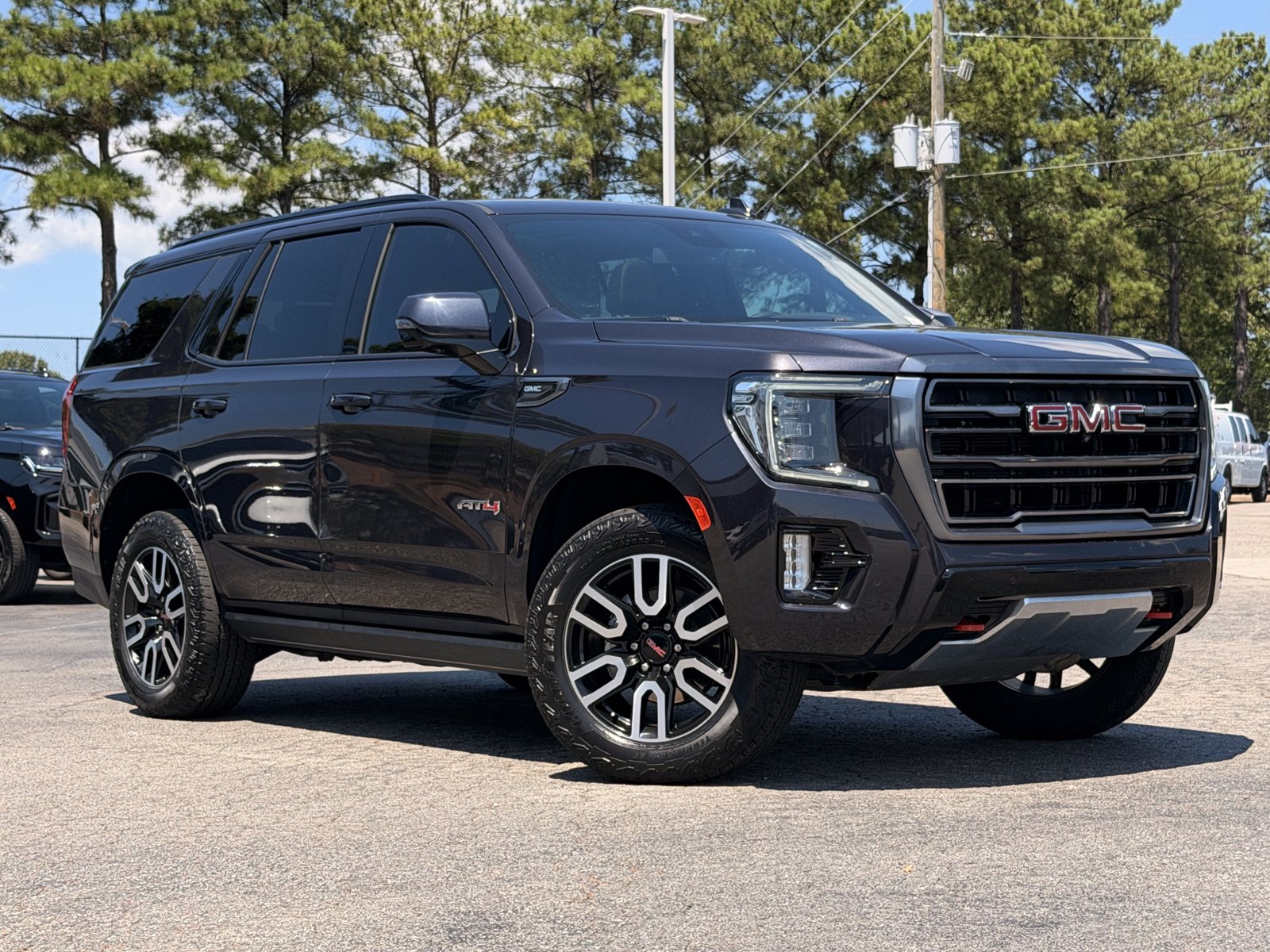 Used 2024 GMC Yukon AT4 w/ Technology Package AWD/4WD image 2