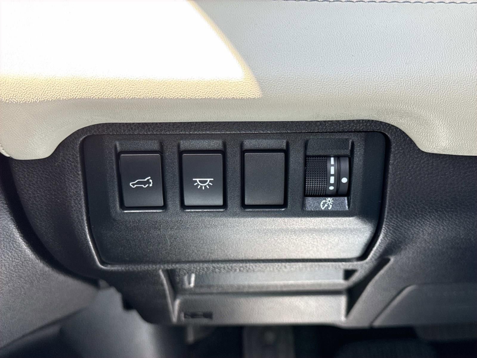 Used 2023 Subaru Ascent Limited w/ Technology Package AWD/4WD image 18