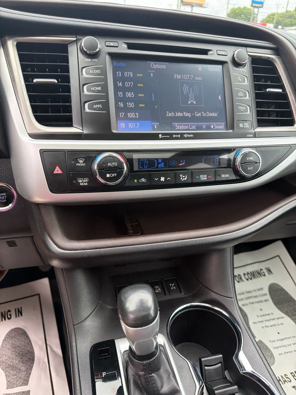 Used 2019 Toyota Highlander XLE AWD/4WD image 16