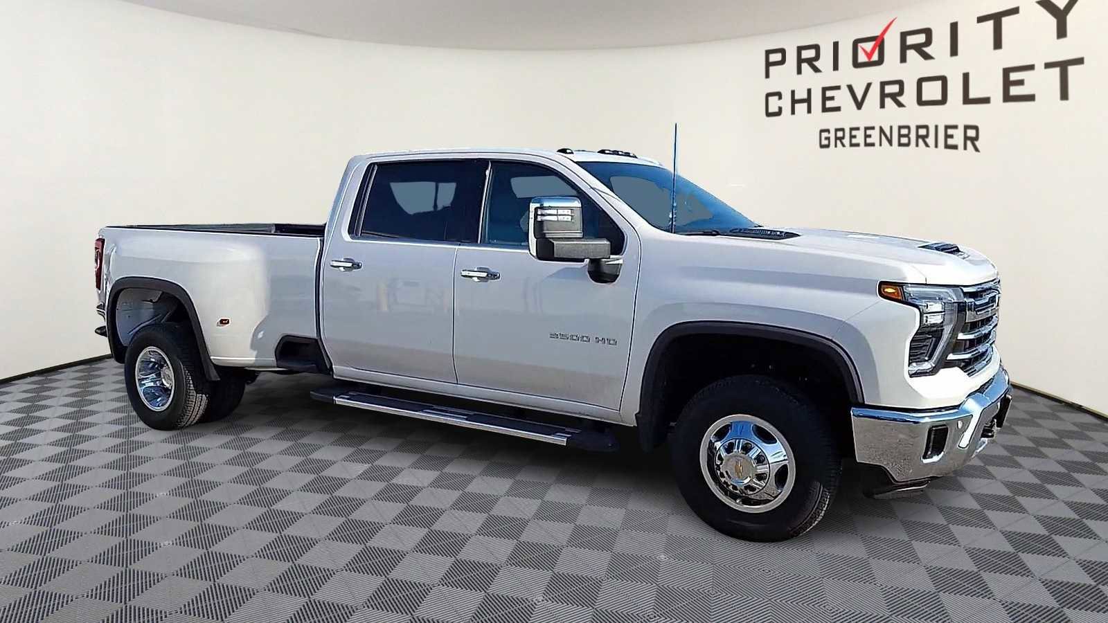 Used 2024 Chevrolet Silverado 3500 LTZ w/ LTZ Convenience Package image 2
