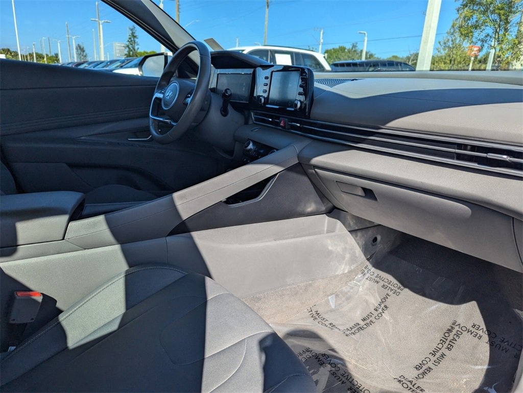 Used 2021 Hyundai Elantra SEL w/ Convenience Package image 9