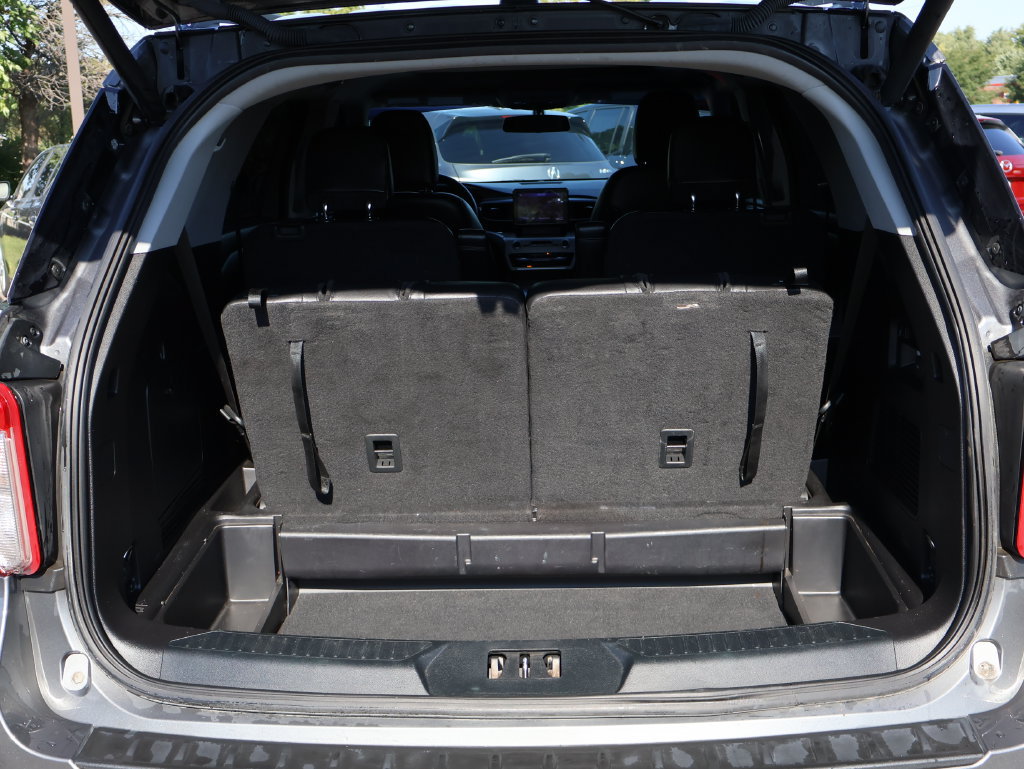 Used 2021 Ford Explorer XLT w/ Equipment Group 202A AWD/4WD image 16