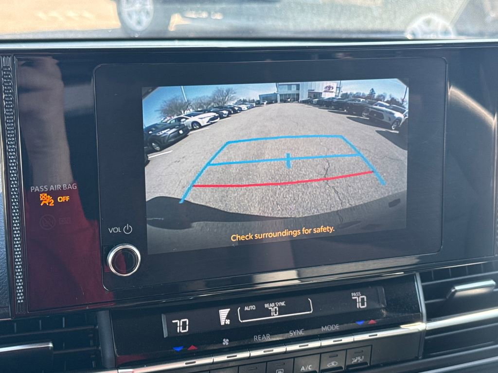 Used 2025 Toyota Sienna LE image 25