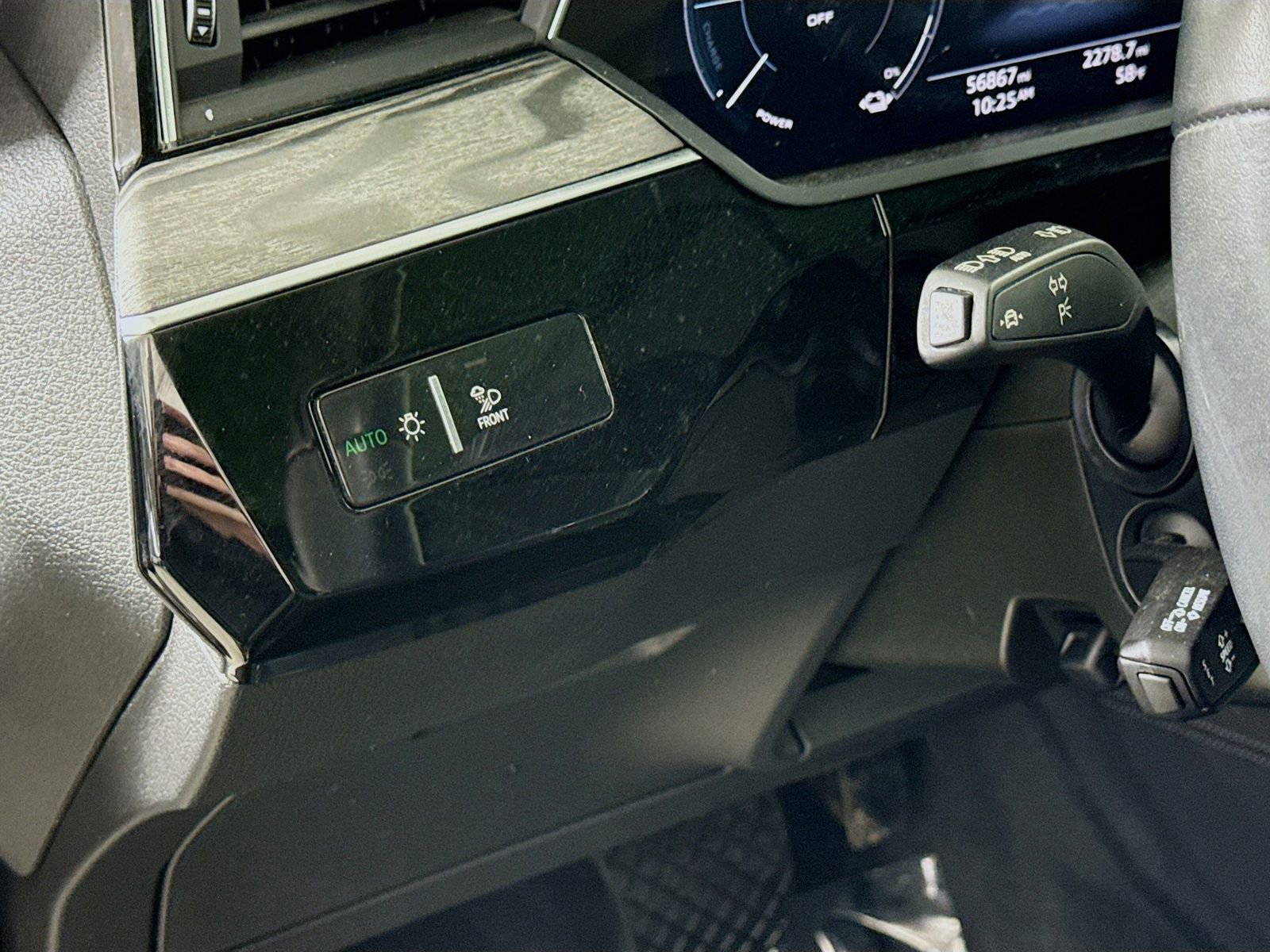 Used 2022 Audi e-tron Premium Plus image 14