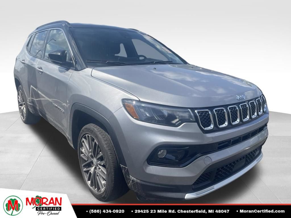 Used 2023 Jeep Compass Limited w/ Elite Group AWD/4WD image 3