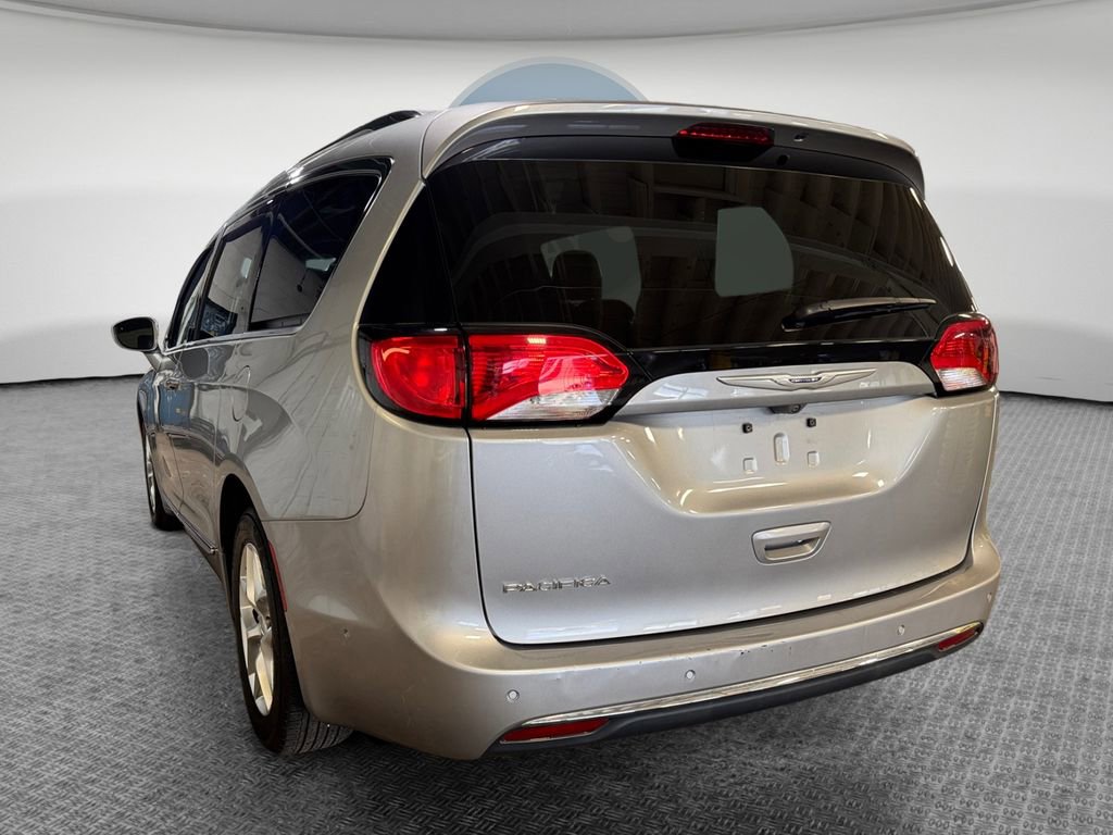 Used 2020 Chrysler Pacifica Touring-L Plus w/ Tire & Wheel Group FWD image 6