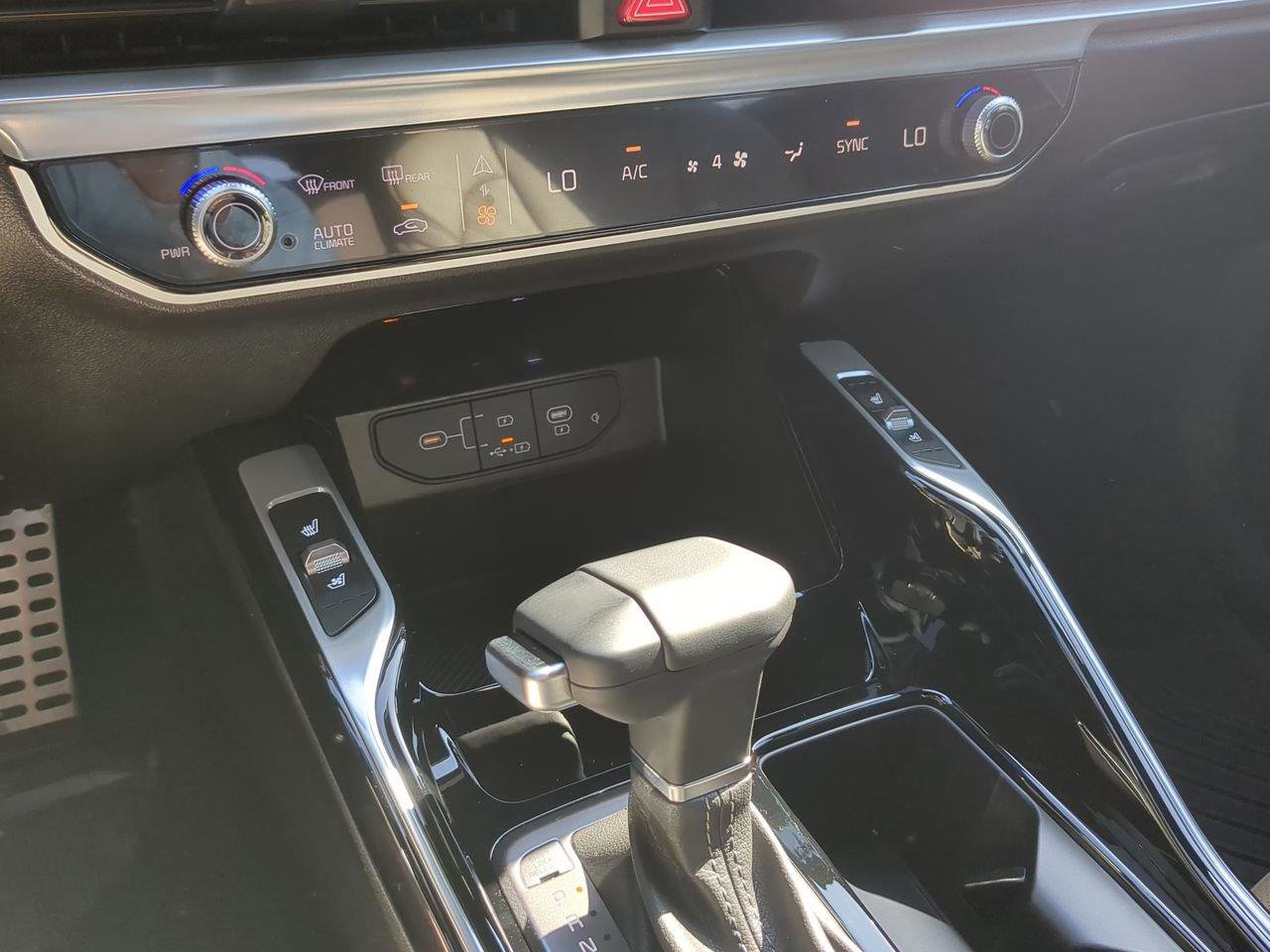 New 2026 Kia Sorento SX Prestige w/ Olive Brown Leather Package image 16