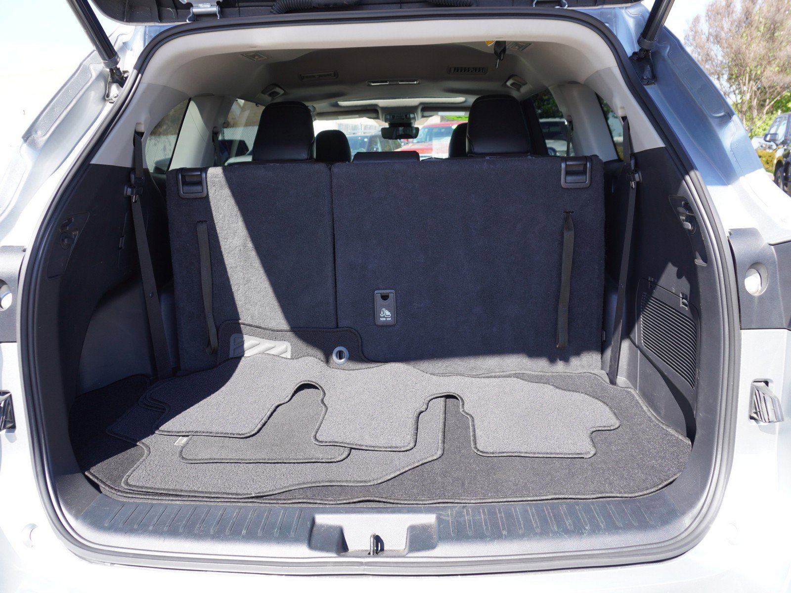 Used 2022 Toyota Highlander XLE image 13