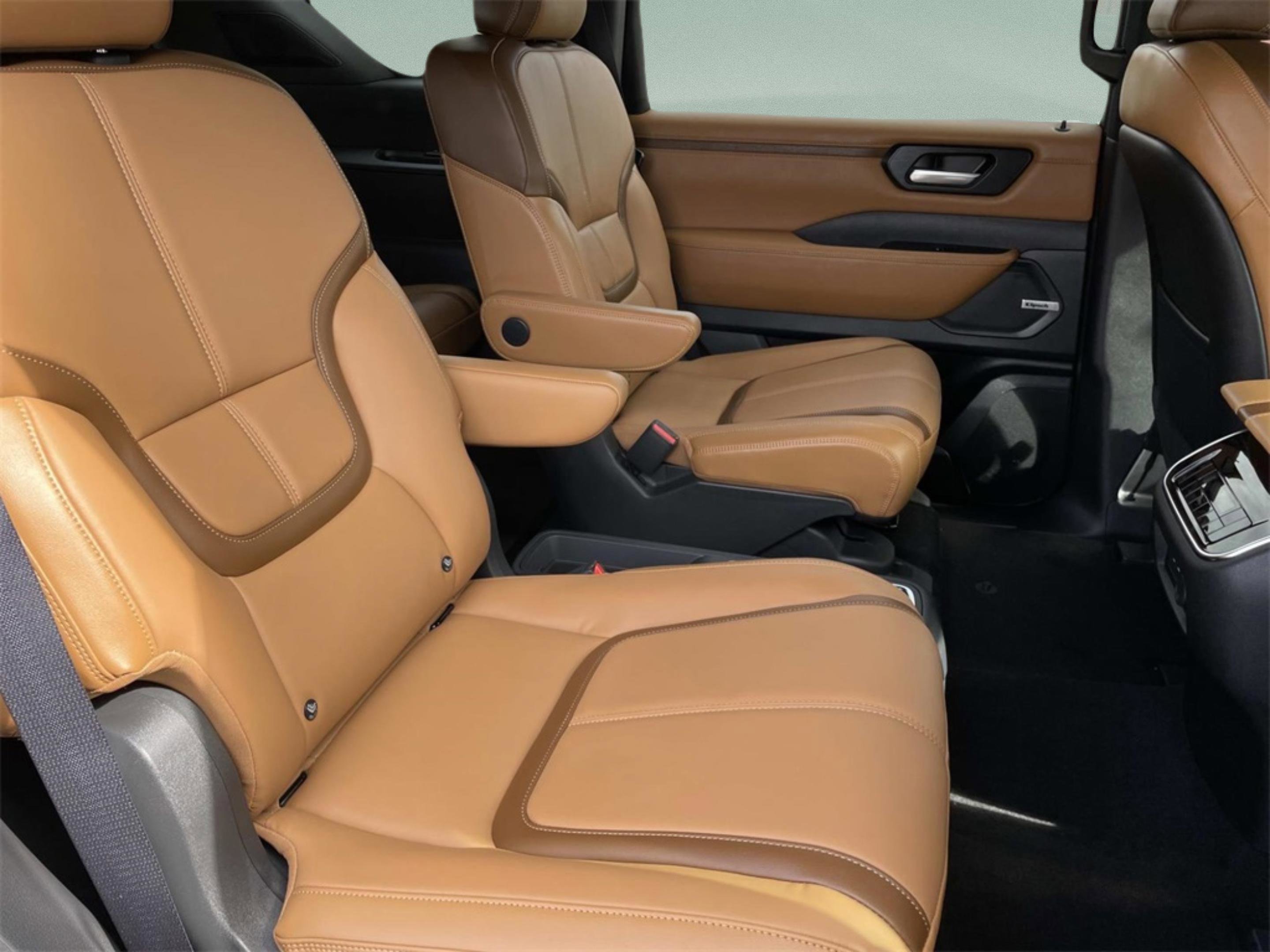 New 2026 Nissan Armada SL w/ Captain's Chari Seat Package image 22