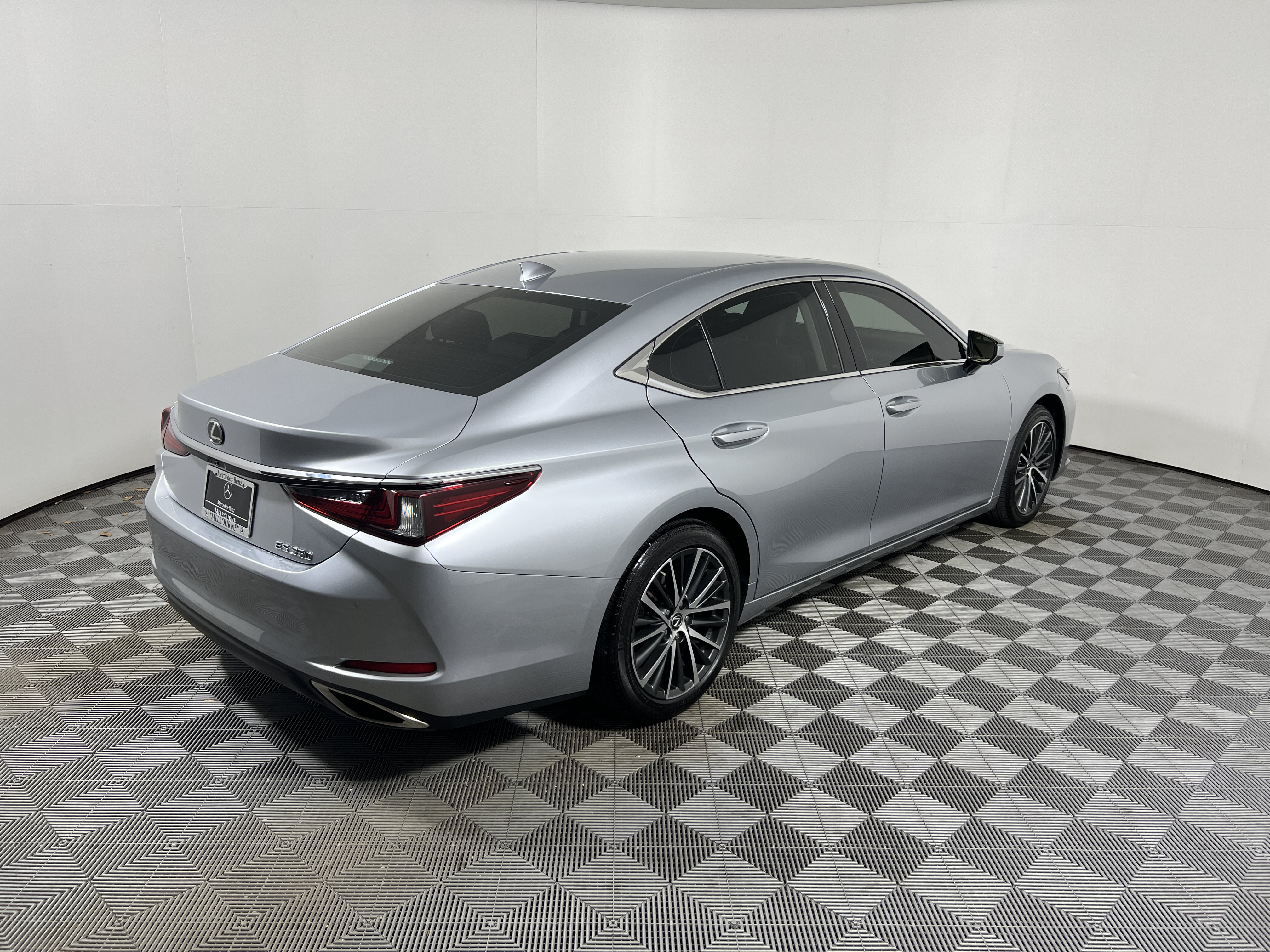 Used 2023 Lexus ES 350 w/ Premium Package FWD image 5
