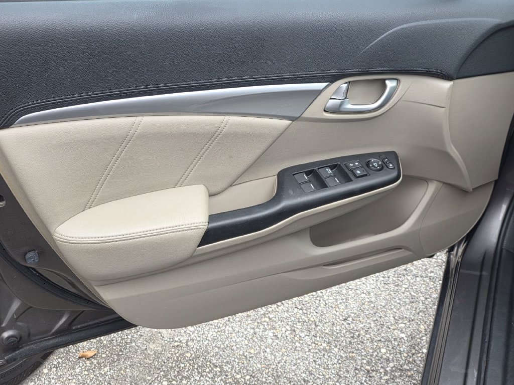 Used 2013 Honda Civic Hybrid Sedan image 29