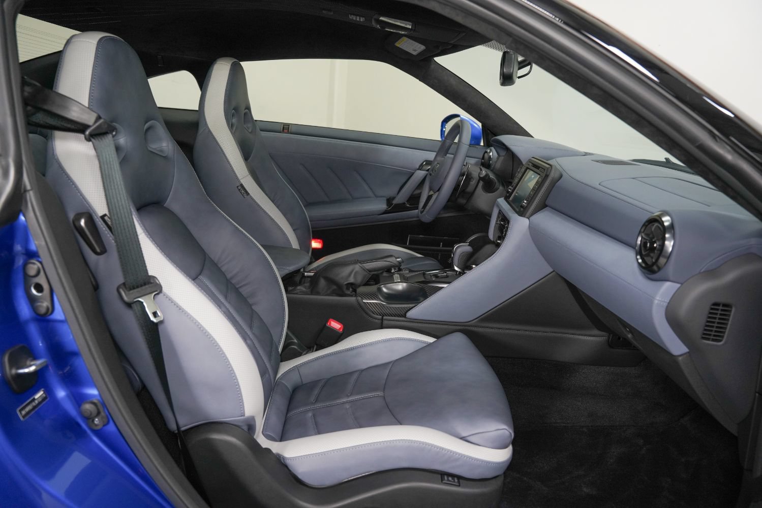 Used 2020 Nissan GT-R Premium AWD/4WD image 29