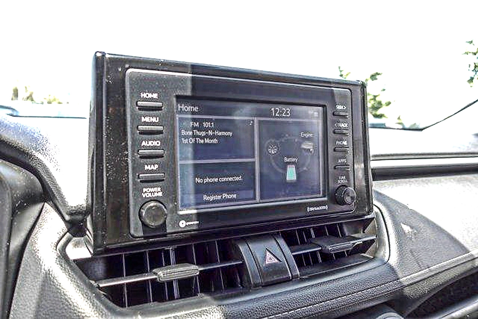 Used 2021 Toyota RAV4 LE AWD/4WD image 16