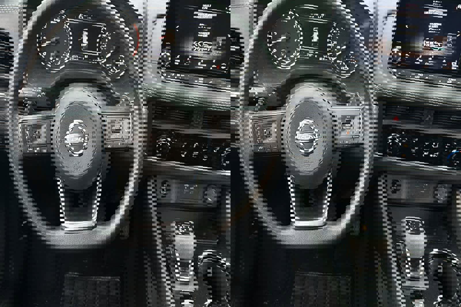 Used 2024 Nissan Rogue S image 14