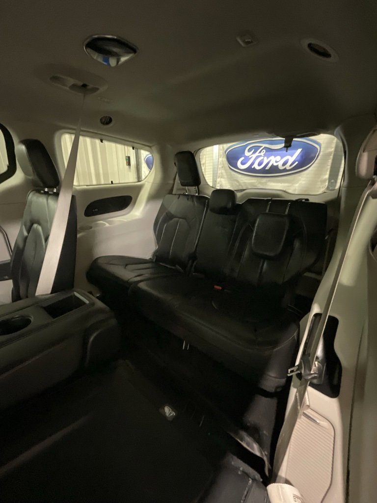 Used 2022 Chrysler Pacifica Touring-L w/ Uconnect Theater Family Group image 13