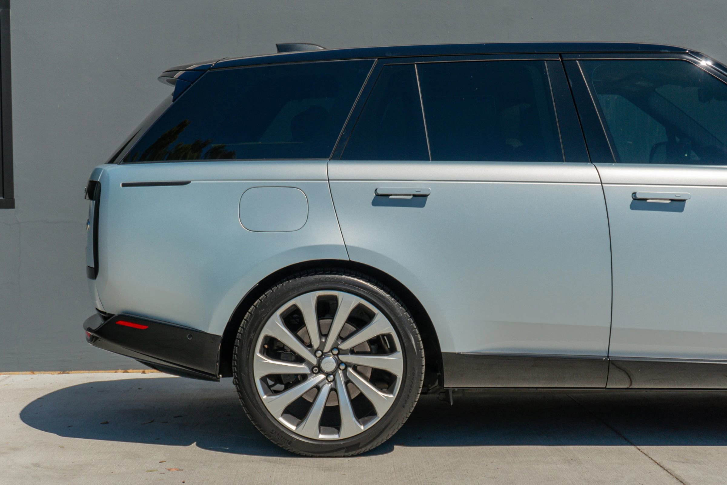 Used 2023 Land Rover Range Rover Autobiography image 37