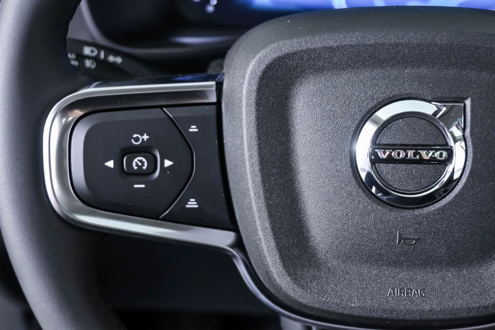 New 2026 Volvo XC40 B5 Core w/ Protection Package Premier AWD/4WD image 9