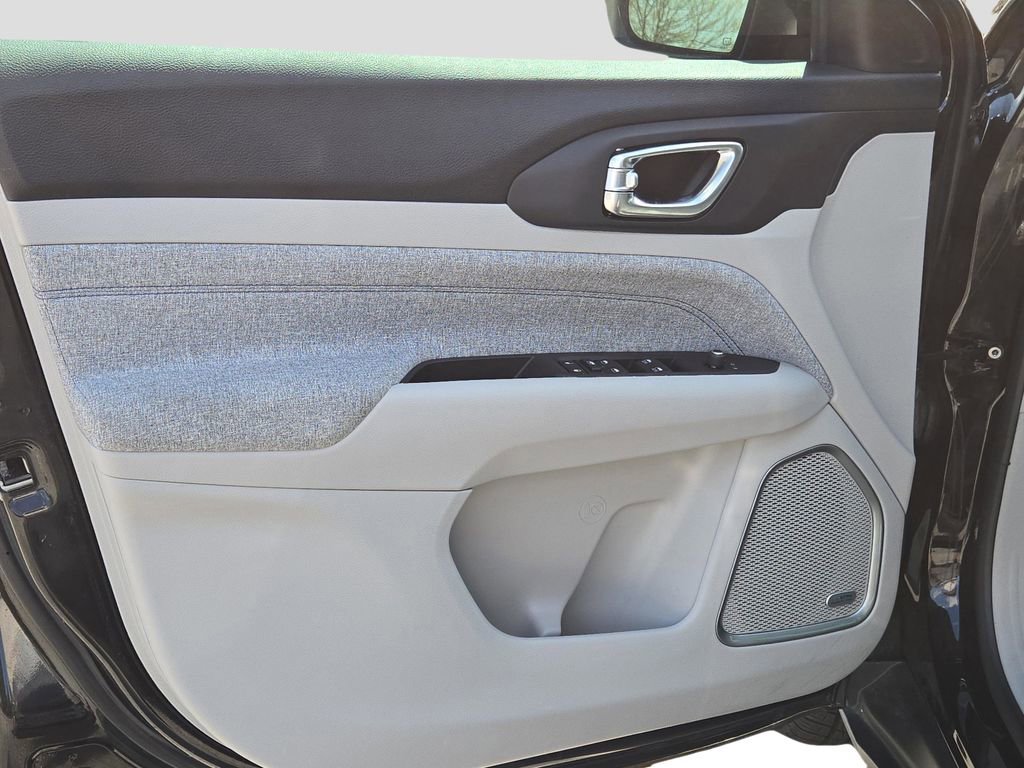 Used 2022 Jeep Compass Latitude w/ Sun and Sound Group image 14