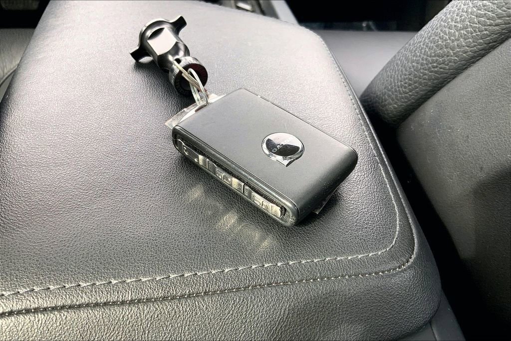 Used 2024 Volvo S60 B5 Plus image 26