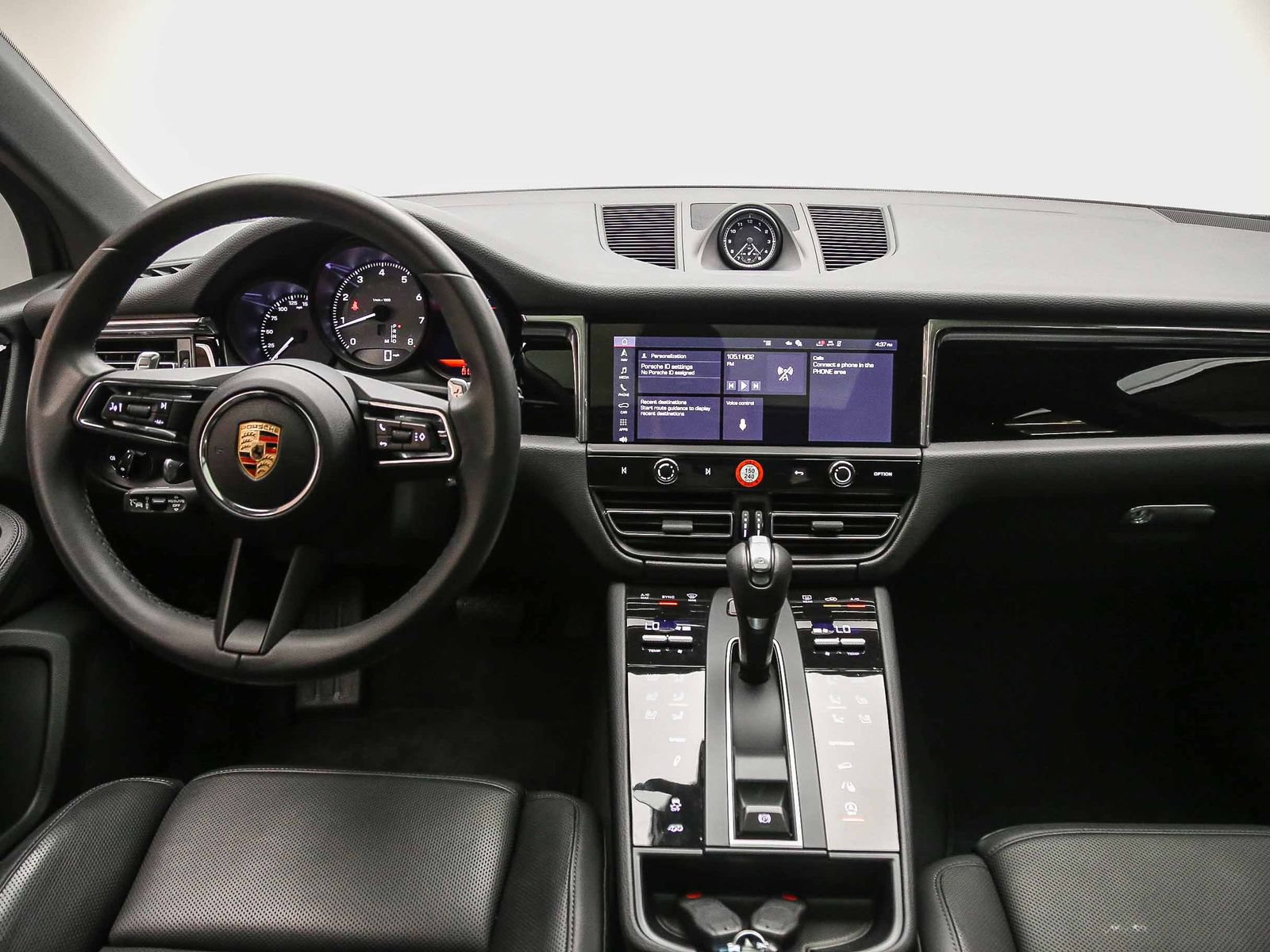 Certified 2025 Porsche Macan S AWD/4WD image 17