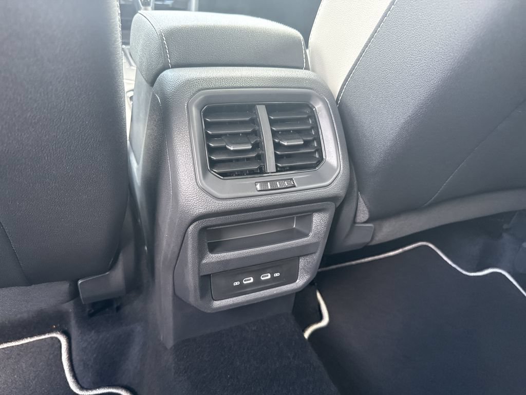 New 2026 Volkswagen Taos SE FWD image 25